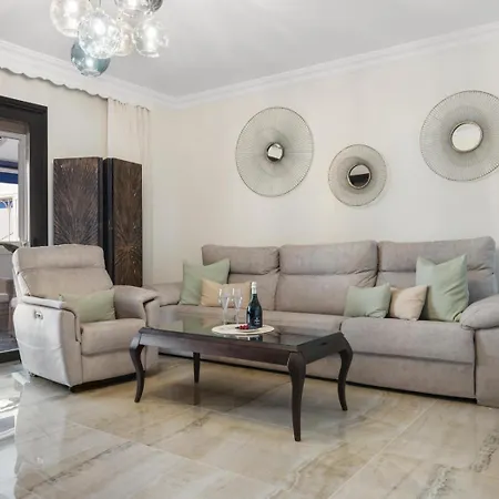 Espacioso En 1ª Linea De Playa Marbella