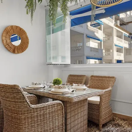 Espacioso En 1ª Línea De Playa Marbella