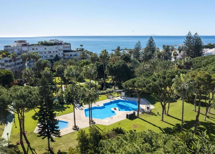 Espacioso En 1ª Linea De Playa Marbella