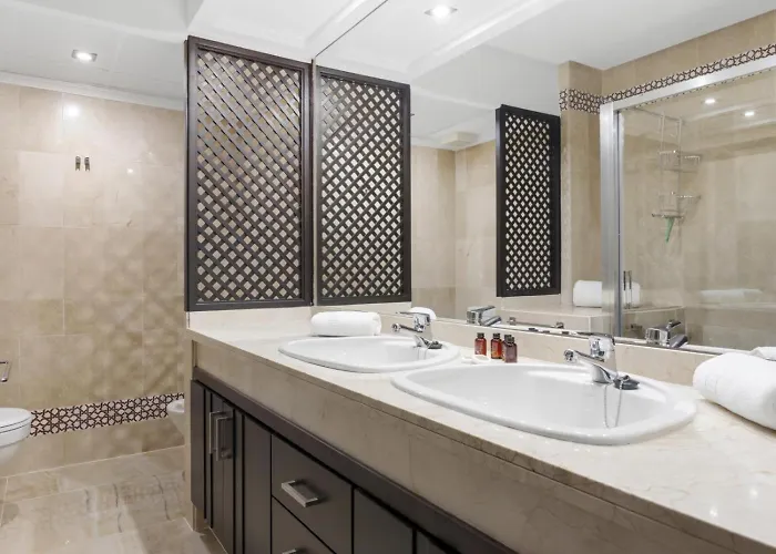 Espacioso En 1ª Linea De Playa Marbella