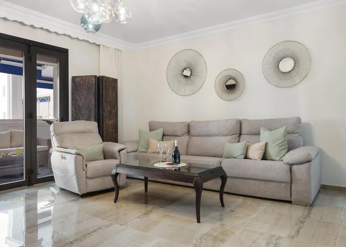 Espacioso En 1ª Linea De Playa Marbella